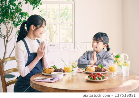 吃飯的父母 137539051