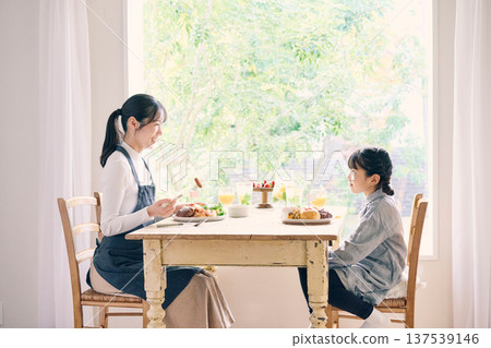 吃飯的父母 137539146