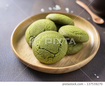 抹茶餅乾 | 木盤上的日式烘焙甜點原料 137539270