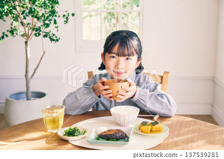 Girl eating breakfast at home Girl eating breakfast at home 137539281