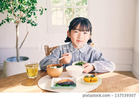 Girl eating breakfast at home Girl eating breakfast at home 137539307