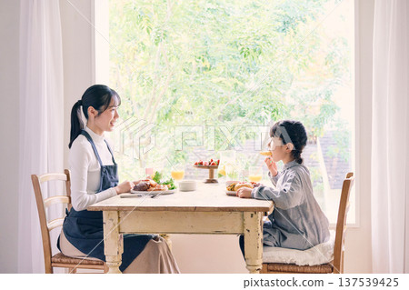 吃飯的父母 吃飯的父母 137539425