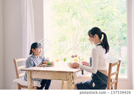 吃飯的父母 137539426