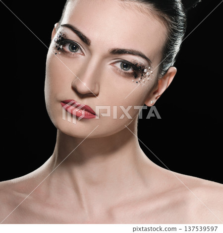 Lady with creative make-up Lady with creative make-up 137539597