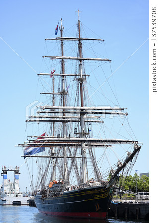 Sailing ship Stead Amsterdam 137539708