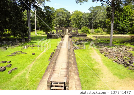 前往吳哥窟巴方寺（柬埔寨） 137541477