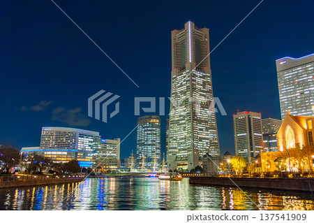 從神奈川縣橫濱市宇賀公園眺望港未來夜景 從神奈川縣橫濱市宇賀公園眺望港未來夜景 137541909