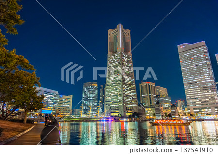 Yokohama, Kanagawa Prefecture: The night view of Minato Mirai from the Kishamichi road and a glittering houseboat sailing on the water 137541910