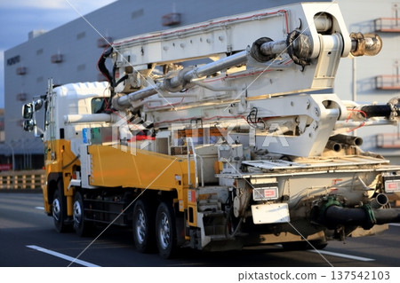 Concrete pump car image 137542103