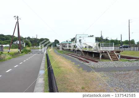 利用原先的仙石線（現已遷至地勢較高處）建造的步道：位於原野比魯站附近。 137542585