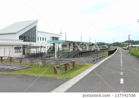 利用原先的仙石線（現已遷至地勢較高處）建造的步道：位於原野比魯站附近。 137542586