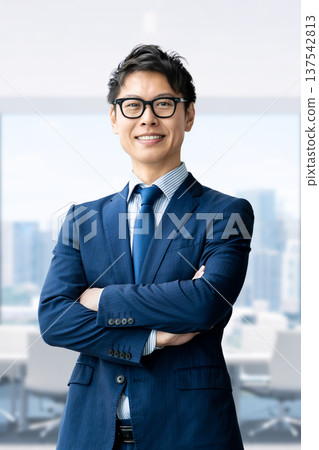 Male businessman folding his arms 137542813