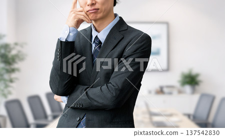 男性商人的思考 137542830