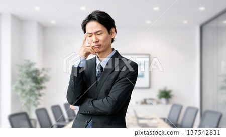 男性商人的思考 137542831