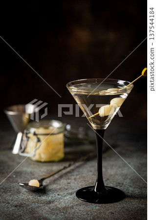 Gibson alcohol cocktail Gibson alcohol cocktail 137544184