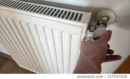 Adjusting central heating radiator temperature for home comfort and energy efficiency 137547838