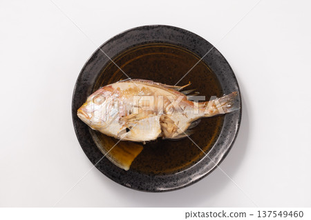 Boiled yellow daikon (renkodai) 137549460