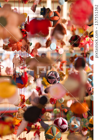 酒田市的傳統裝飾品「傘服」（懸掛裝飾品） 137551362