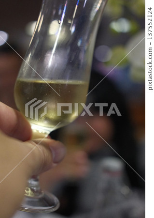Champagne Glass with Sparkling Bubbles Champagne Glass with Sparkling Bubbles 137552124