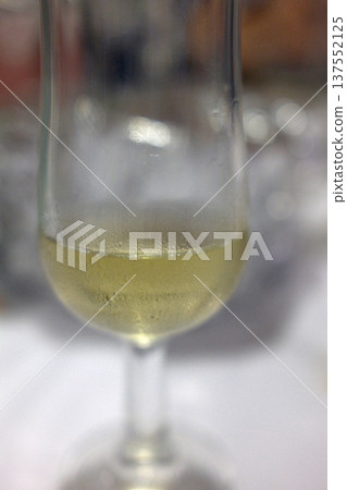 Champagne Glass with Sparkling Bubbles Champagne Glass with Sparkling Bubbles 137552125