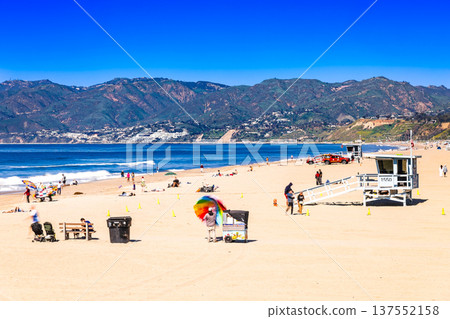 Santa Monica Beach, Los Angeles 137552158