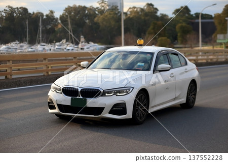 Personal taxi vehicle (image) 137552228