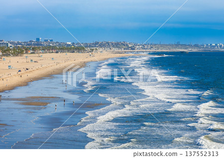 Santa Monica Beach, Los Angeles 137552313