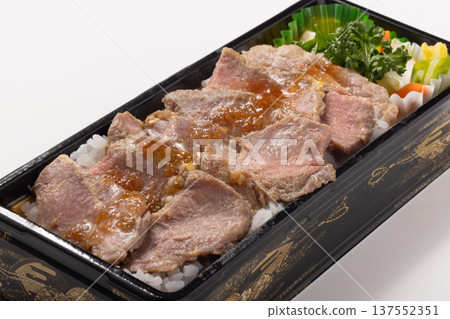 Beef steak bento (sirloin steak) Beef steak bento (sirloin steak) 137552351