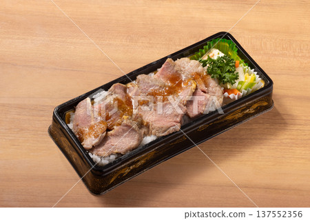 Beef steak bento (sirloin steak) 137552356