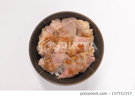 Beef steak bowl (sirloin steak) Beef steak bowl (sirloin steak) 137552357