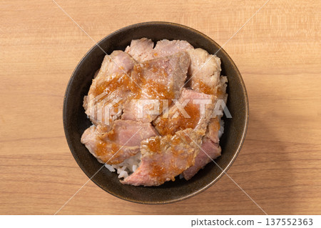 Beef steak bowl (sirloin steak) Beef steak bowl (sirloin steak) 137552363