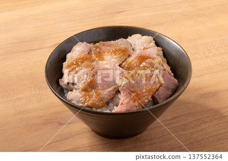 Beef steak bowl (sirloin steak) Beef steak bowl (sirloin steak) 137552364
