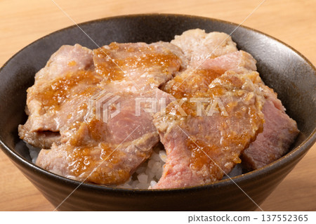 牛肉飯(西冷牛排) 牛肉飯(西冷牛排) 137552365