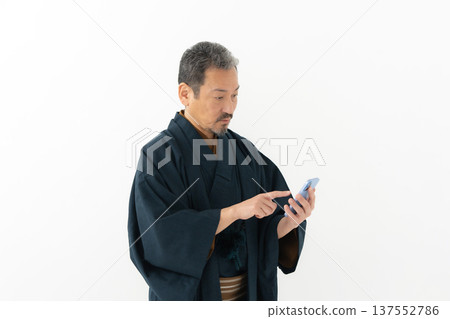 Man wearing kimono, smartphone, smartphone Man wearing kimono, smartphone, smartphone 137552786