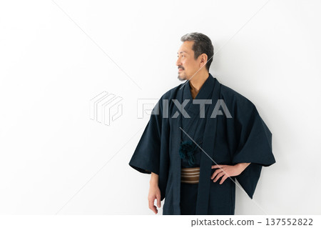 一個穿著和服的男人 一個穿著和服的男人 137552822