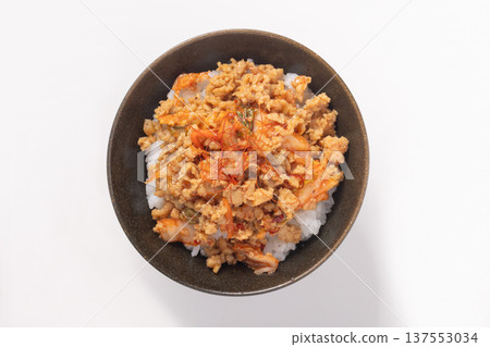 Minced pork and kimchi rice bowl Minced pork and kimchi rice bowl 137553034