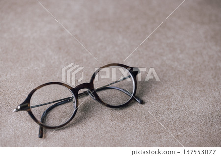 Glasses Glasses 137553077