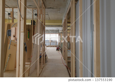 公寓房間正在裝修 137553190