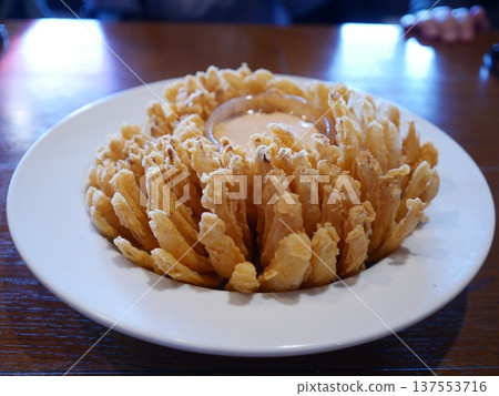 A large amount of fried onions A large amount of fried onions 137553716