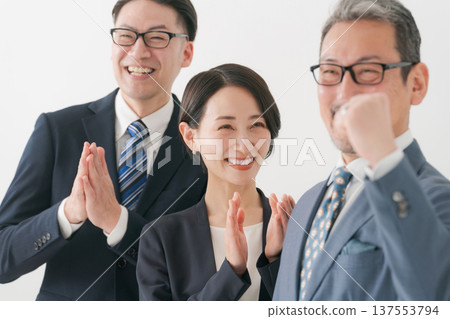 欣喜若狂的商界人士 欣喜若狂的商界人士 137553794