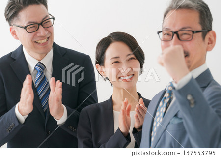 欣喜若狂的商界人士 欣喜若狂的商界人士 137553795