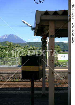 JR Yodoe Station platform and Mt. Oyama JR Yodoe Station platform and Mt. Oyama 137554207