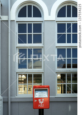 Nishi-Iwakuni Station building and postbox Nishi-Iwakuni Station building and postbox 137554225