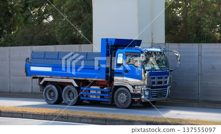 自卸車圖像 137555097