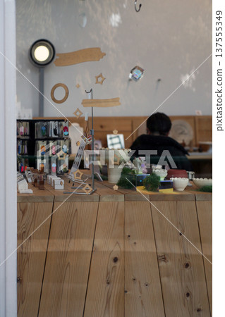 Museum shop window 137555349