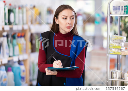supermarket employee conducts an inventory 137556267