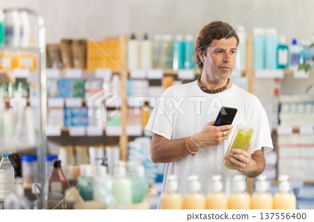 Man Scanning Shampoo In Pharmacy 137556400