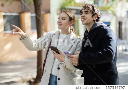 Guy lost person asks young woman for directions to public transport stop Guy lost person asks young woman for directions to public transport stop 137556797