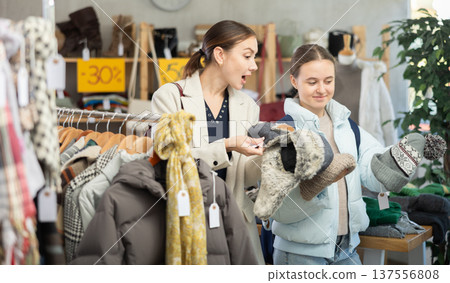 woman and her daughter choose hats 137556808