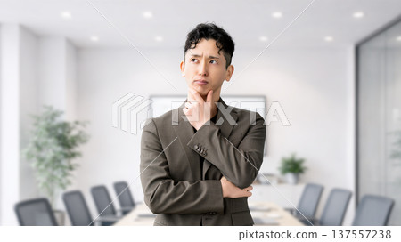 男性商人的思考 137557238